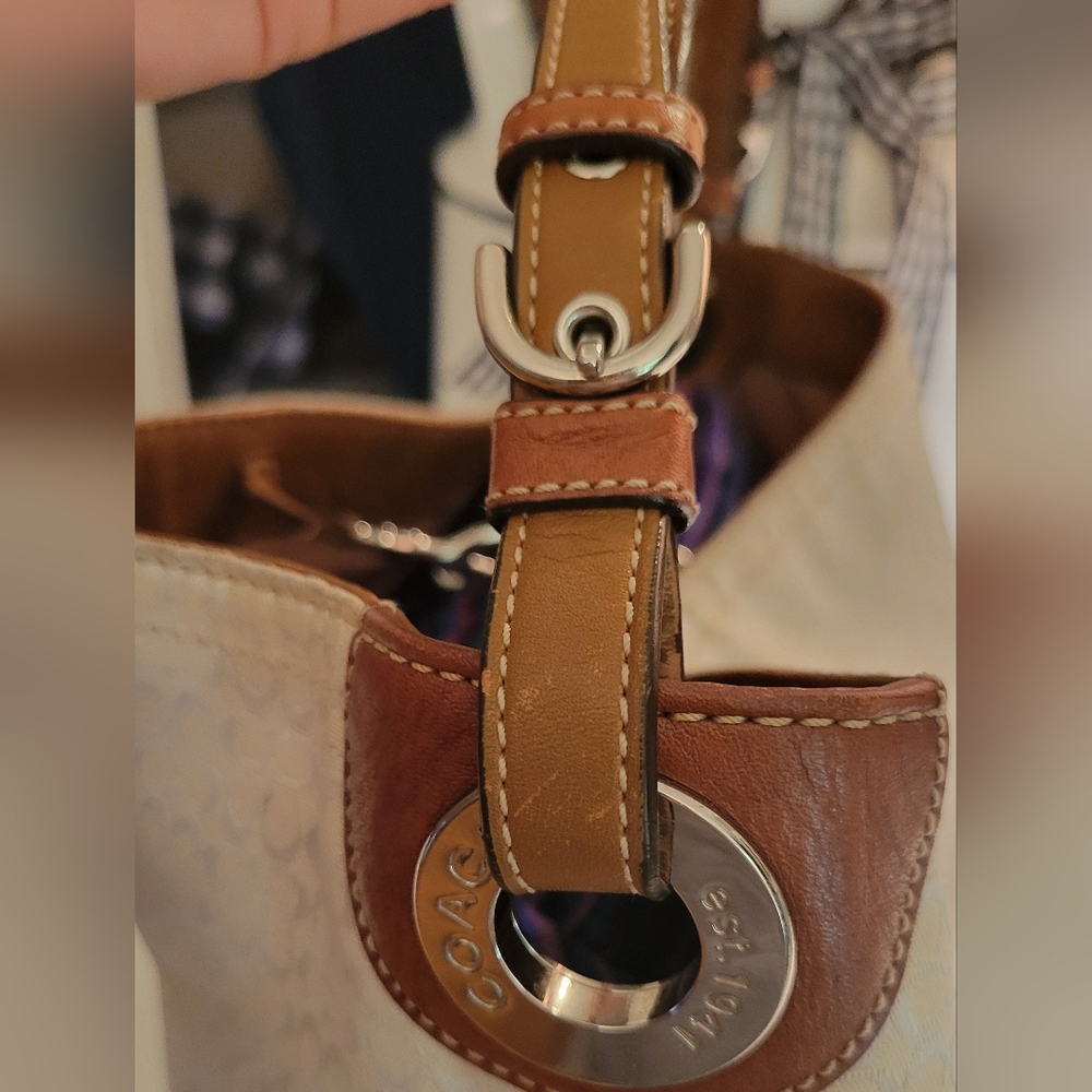 COACH 07' LEATHERWARE SHOULDER BAG CREAM/BRWN/SLVR 10×12 - Picture 6 of 15